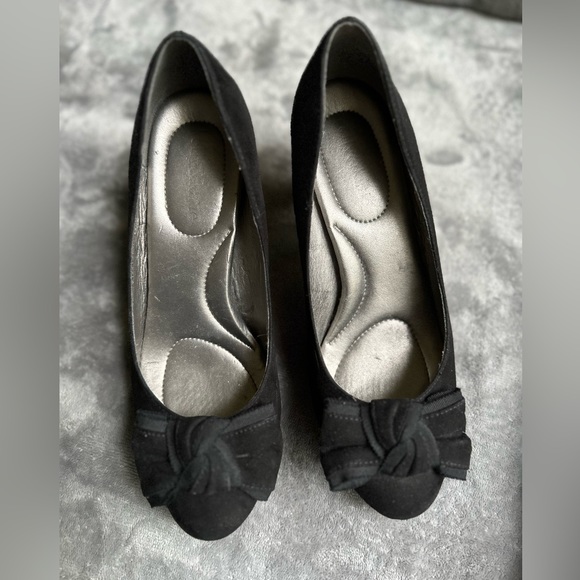 Kelly & Kathie Black Bow-Tie Suede Heels - Picture 11 of 11